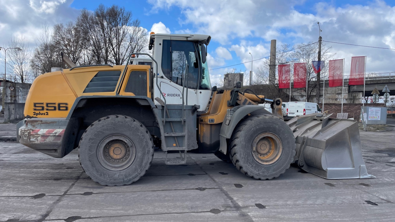 Čelní kolový nakladač LIEBHERR L556