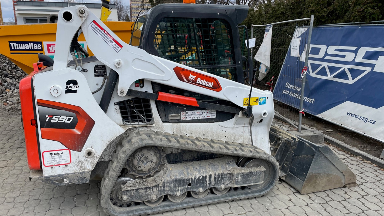 Smykem řízený nakladač BOB CAT T590